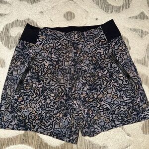 Athleta Patterned Shorts Size 2